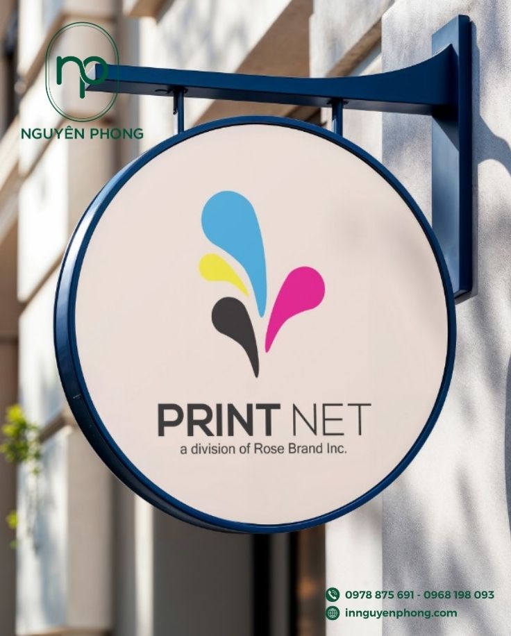 Logo in ấn trên bảng quảng cáo